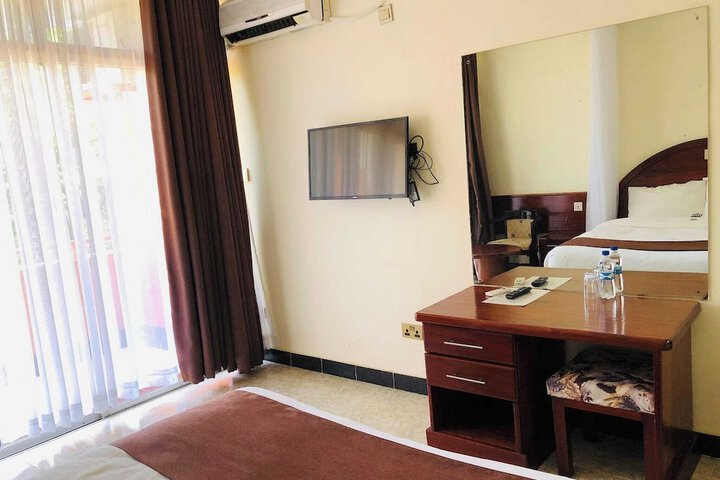 Room 13 of 114