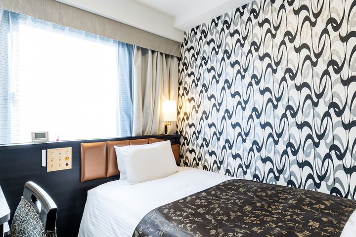 Room 3 of 25