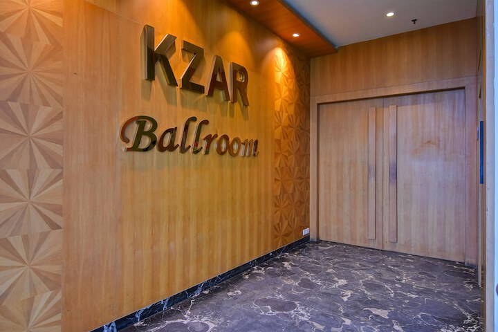 Ballroom/Hall 87 of 117
