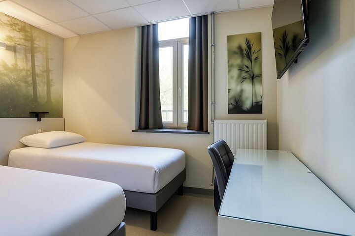 Room 6 of 55