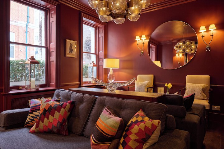 Lounge 106 of 131