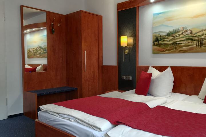 Room 6 of 45