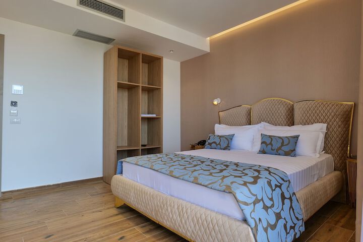Room 15 of 74