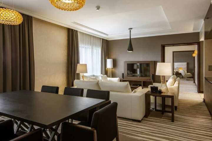 Room 32 of 95