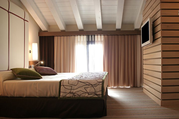Room 8 of 55