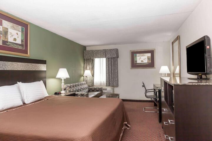 1 King Bed (3 of 11)