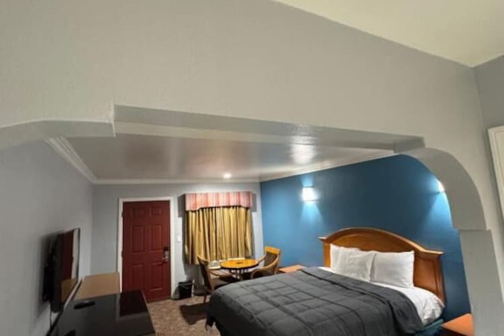 Room 14 of 36