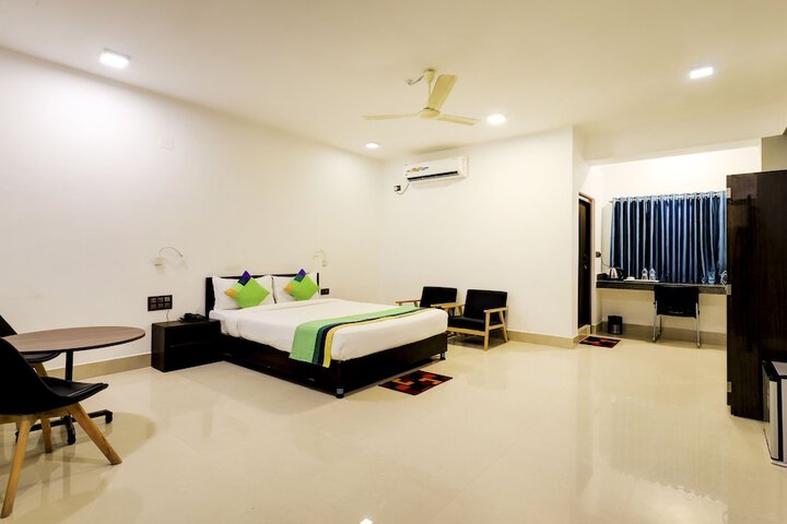 Room 13 of 34