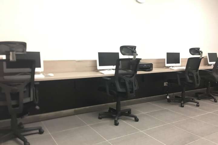 Business Center 25 of 28
