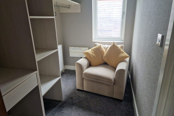 Room 6 of 11
