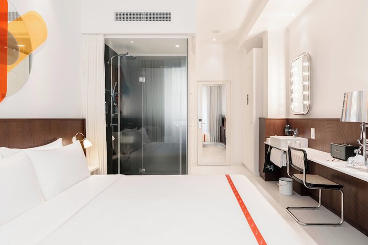 Room 2 of 60