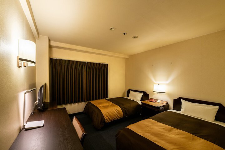 Room 8 of 18