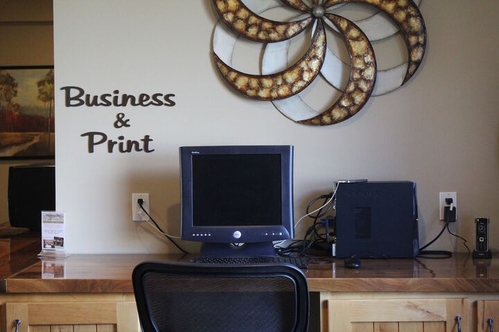 Business Center 27 of 37