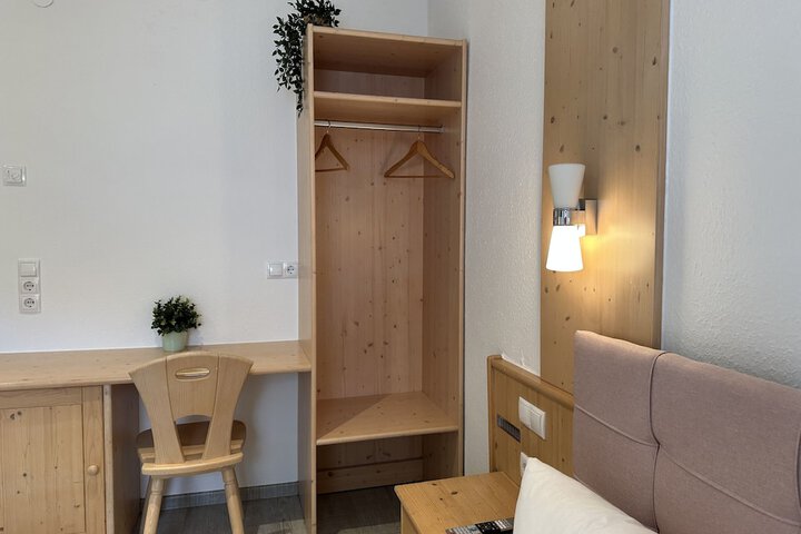 Room 20 of 85