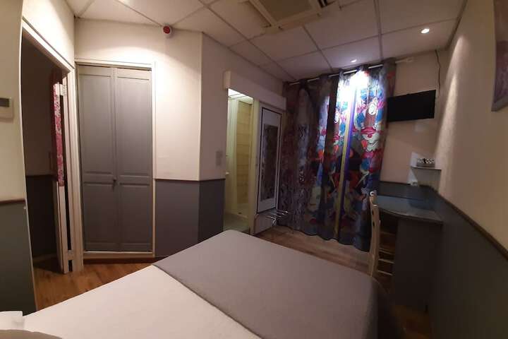 Room 52 of 90