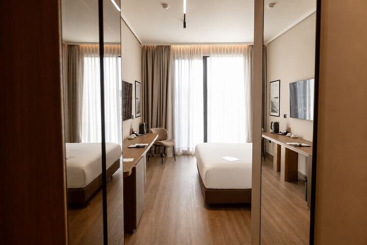 Room 45 of 176
