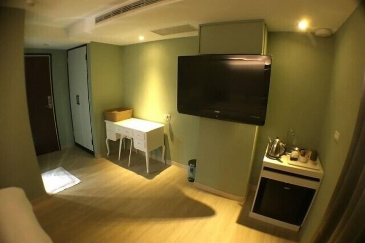 Room 19 of 50