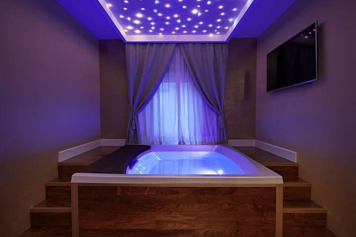 Hot Tub 98 of 118