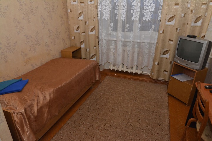 Room 44 of 100