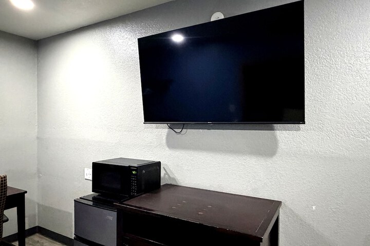 Room 13 of 32