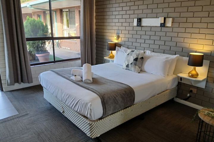 Room 6 of 28