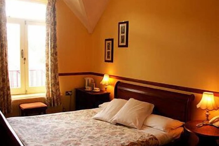 Room 2 of 18