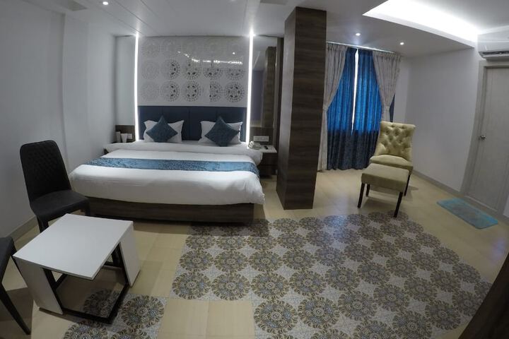 Room 9 of 24