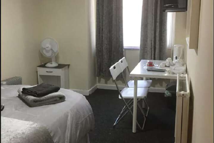 Room 4 of 6