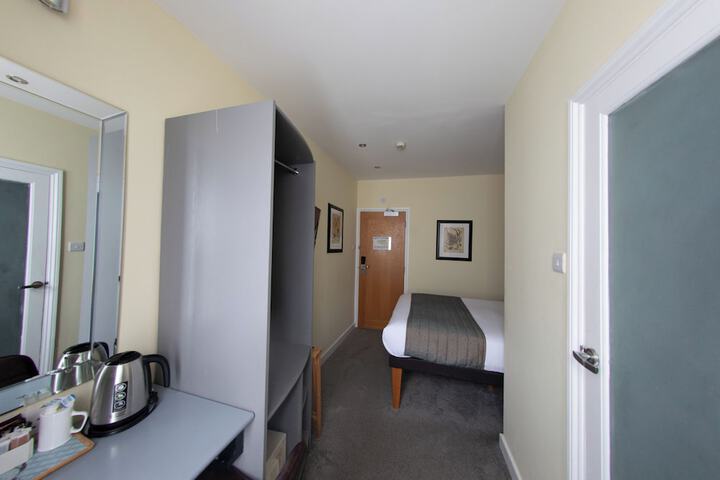 Room 27 of 120