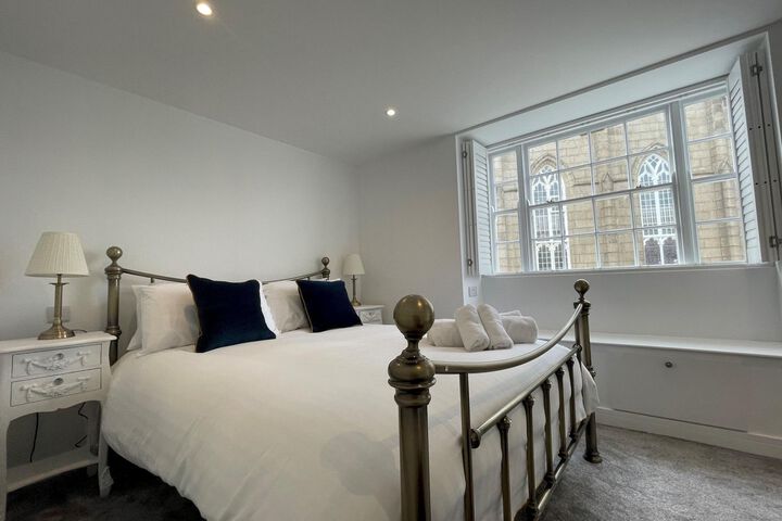Room 6 of 15