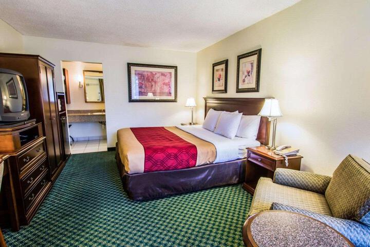 Standard King Bed Park View (2 of 8)