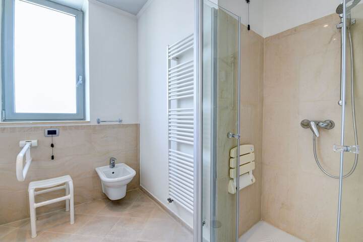 Room 52 of 101