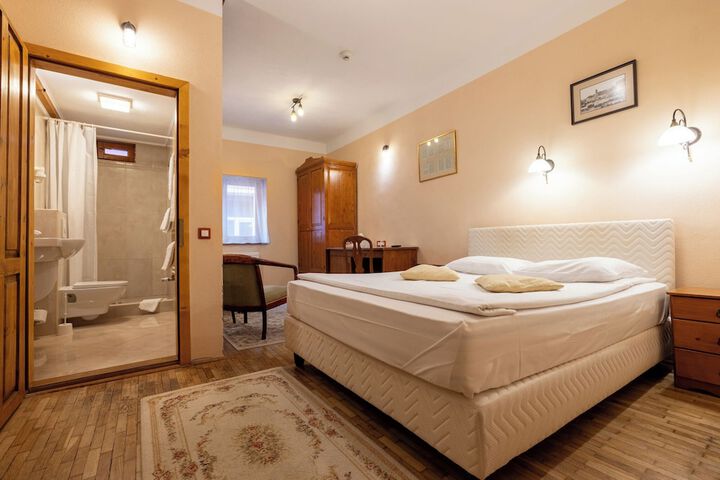 Room 36 of 74