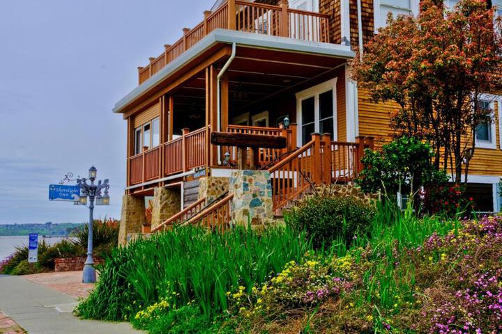 Shorelight Inn