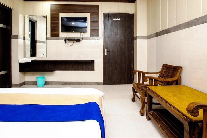 Room 5 of 11