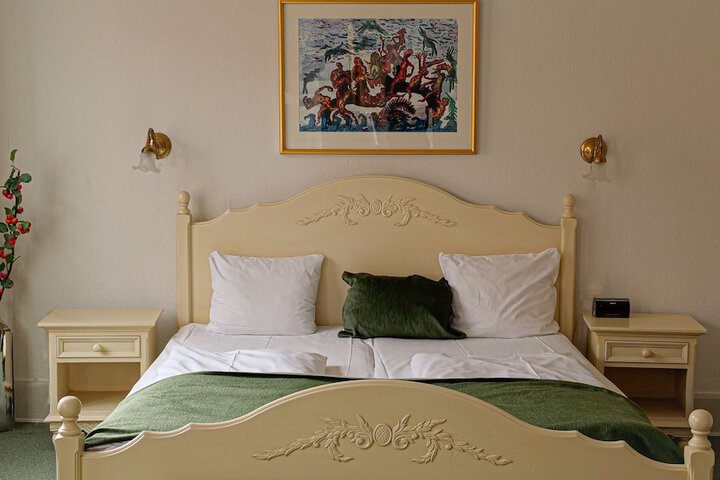 Room 73 of 214