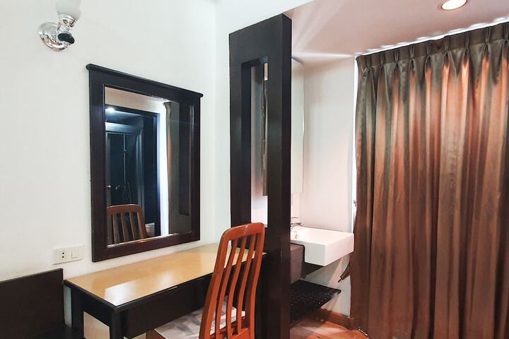 Room 13 of 20