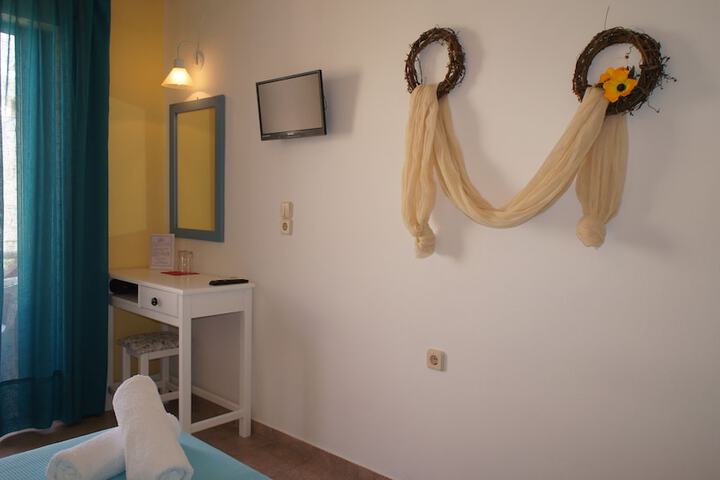 Room 32 of 49