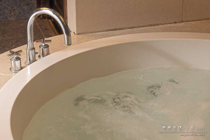 Hot Tub 175 of 263