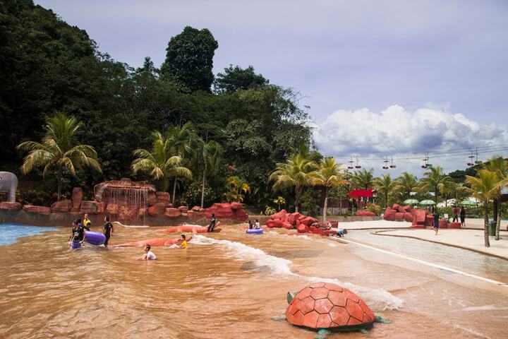 Hotel Pool