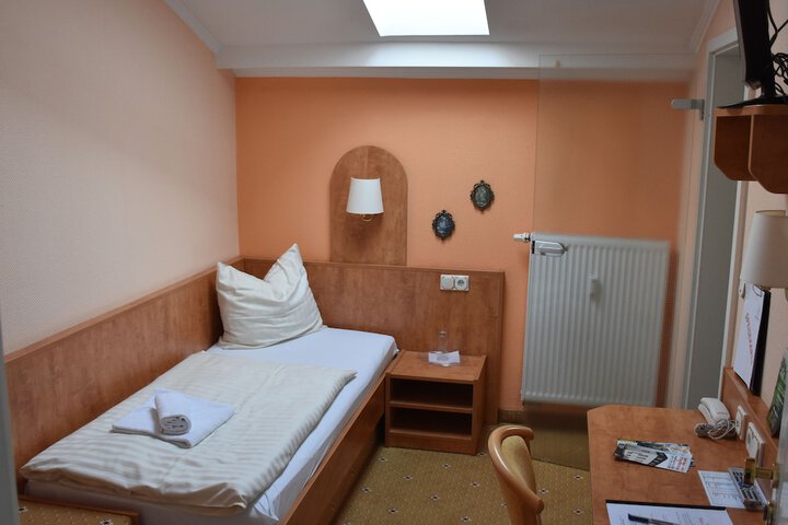 Room 4 of 49