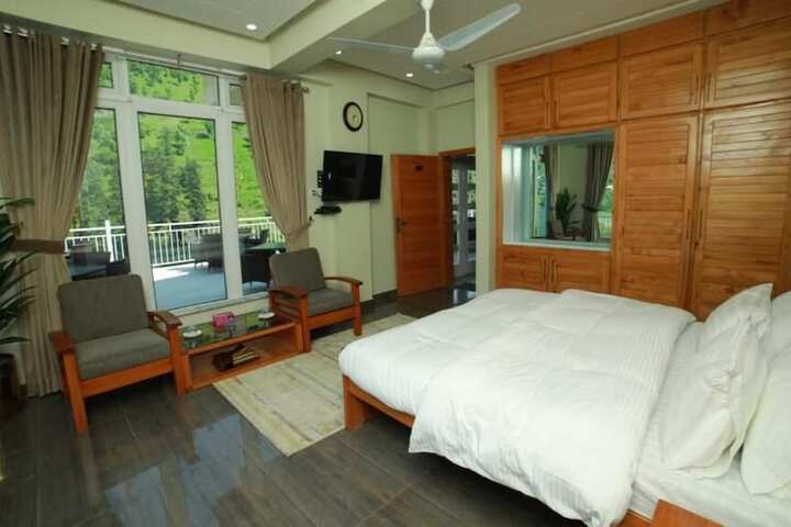 Room 10 of 35
