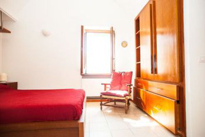 Room 9 of 32