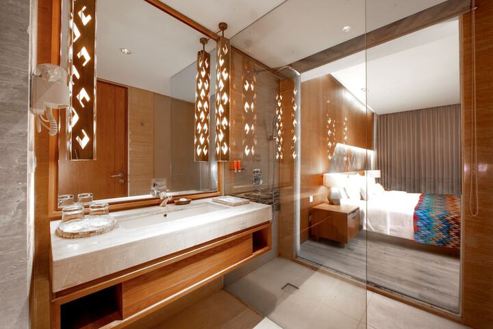 Room 9 of 36