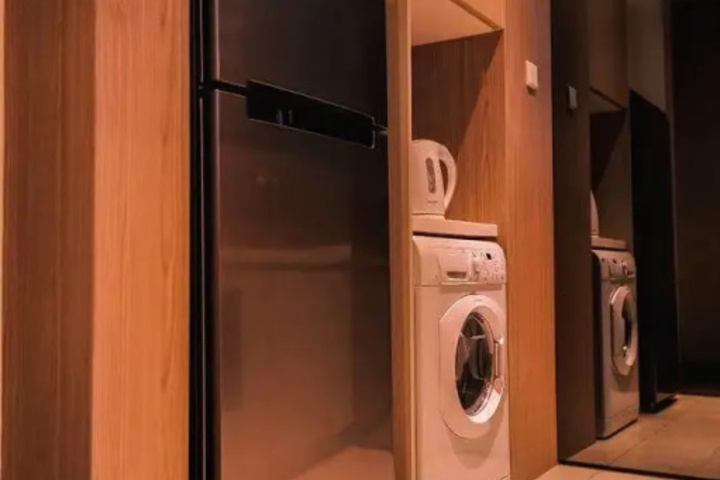 Room 4 of 8