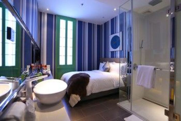 Room 70 of 96