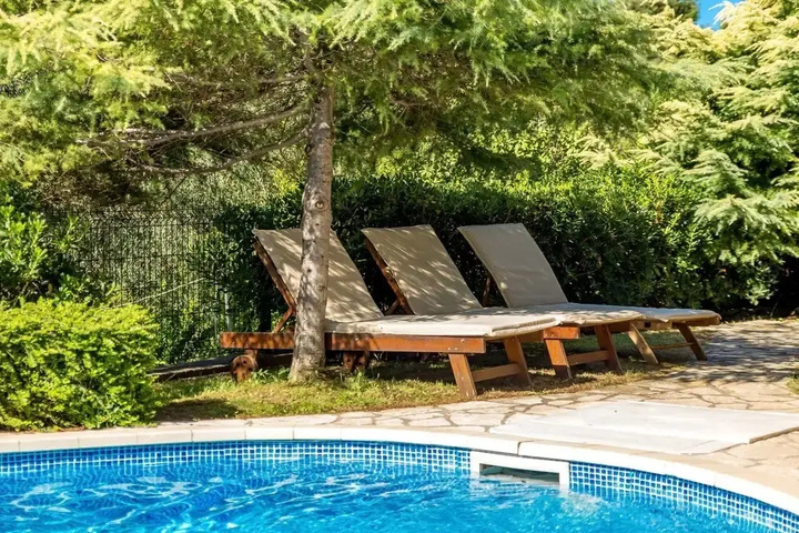Pool 9 of 14