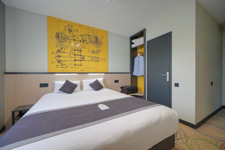 Room 5 of 30