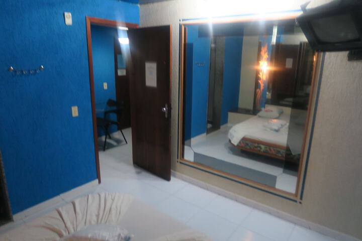 Room 10 of 18