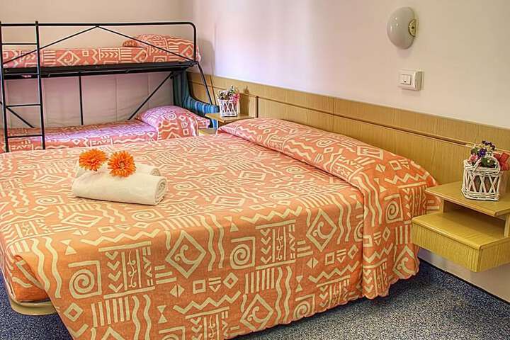 Room 10 of 31